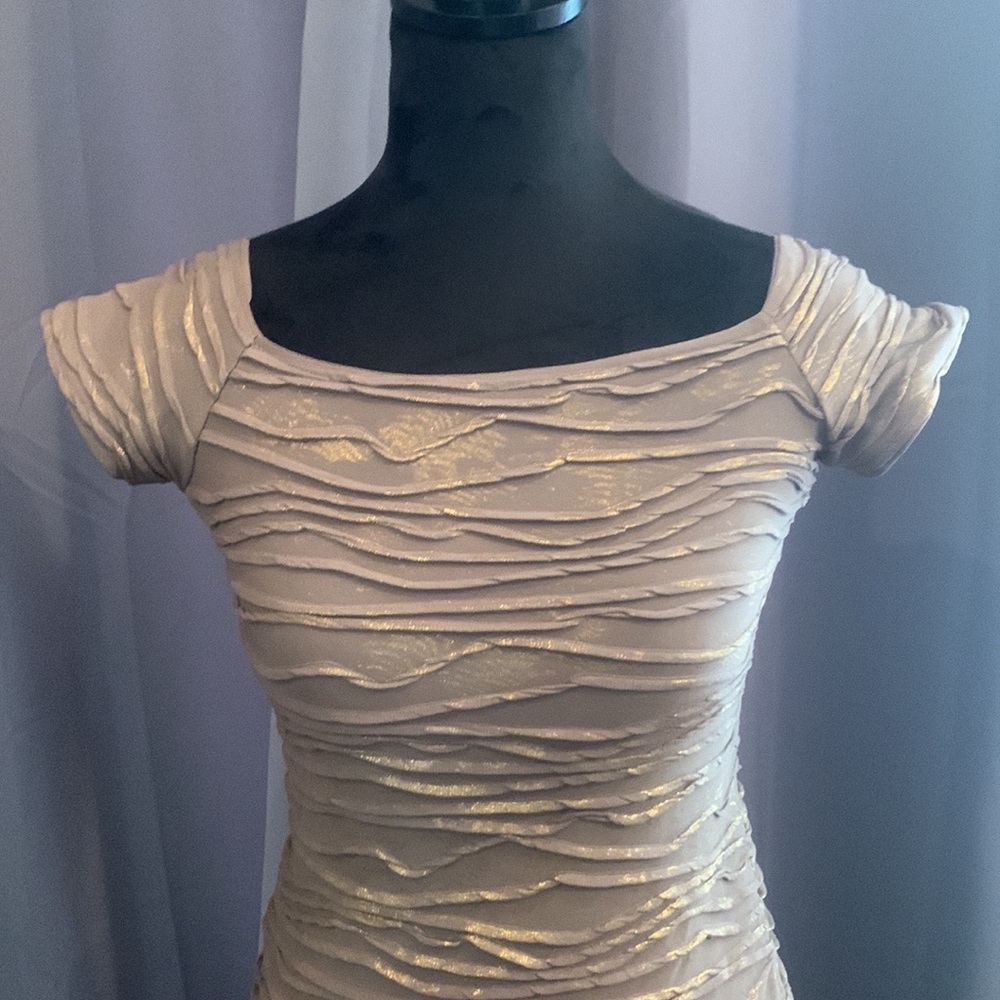 GORGEOUS Medium size dress from LEMONDROP.Body conforming and sexy ripple design